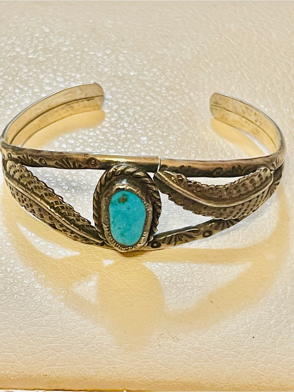 VTG NATIVE AMERICAN NAVAJO
STERLING TURQUOISE BRACELET 16 G
Sz 5-5.25"
